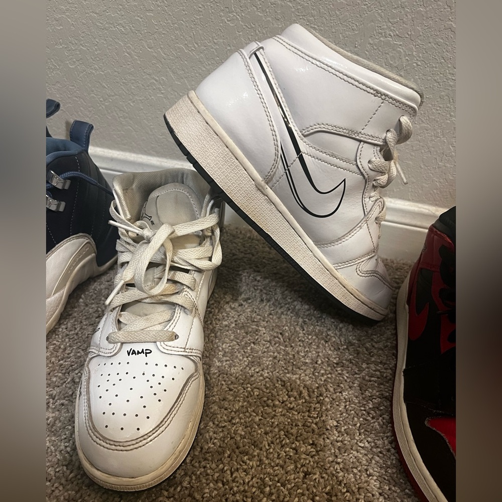 Jordan 1
Kids 5.5 Y